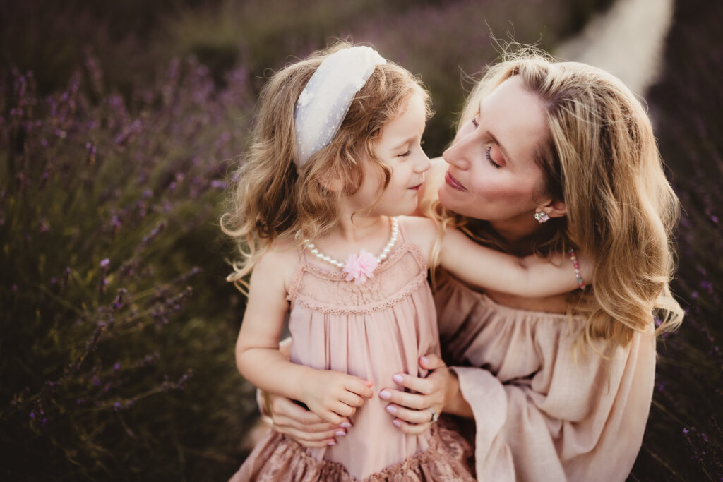 what to wear for family photos in a lavender field 